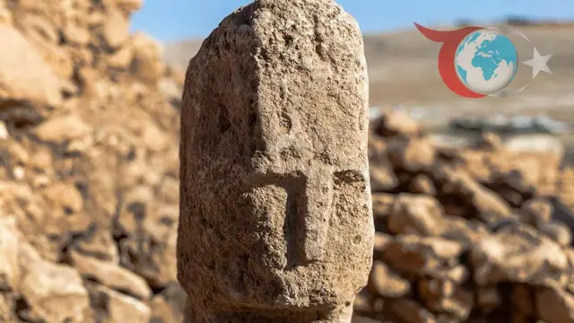 Neolitik Dönemin Sırları: Karahantepe'de İnsan Yüzü Bulunan Dikilitaş Keşfi