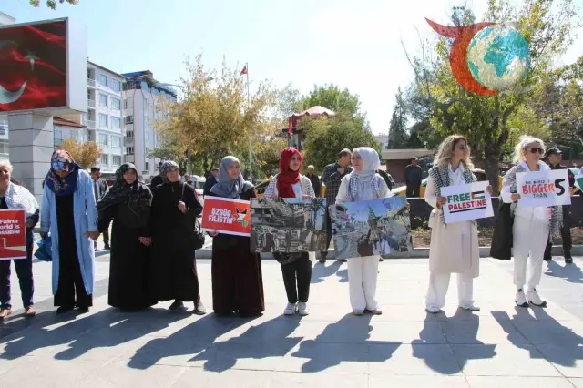 Uşak'ta Kadınların "Gazze İçin Sessiz Çığlık" Etkinliği