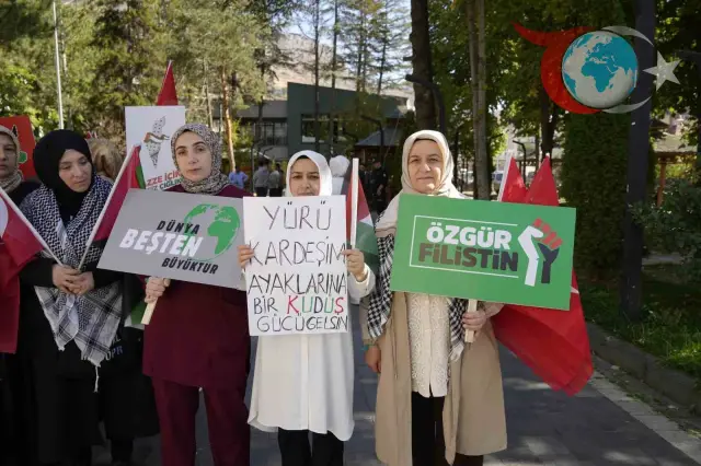 Gümüşhane'de "Gazze İçin Sessiz Çığlık" Yürüyüşü: Kadınların Gücüyle Barış Mesajı