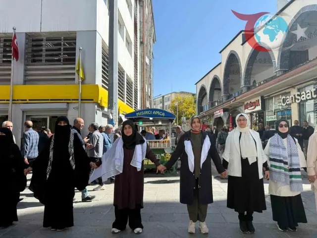 Filistin İçin Kadınlardan Sessiz Çığlık: Ağrı’daki Etkinlikte Gazze’ye Destek