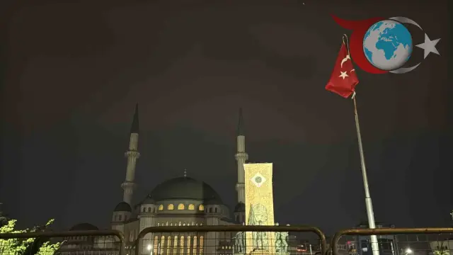 İstanbul'da Gece Başlayan Yağmur Günü Teslim Aldı