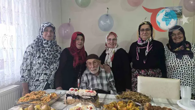 Trabzon’da 95 Yaşındaki Hasan Dede'nin Unutulmaz Doğum Günü Kutlaması