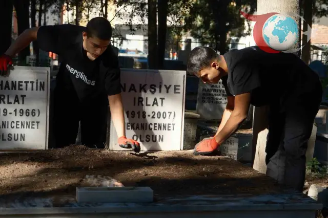 Karacabey'de Kardeşlerin Gönüllü Mezar Temizliği Fenomen Haline Geldi