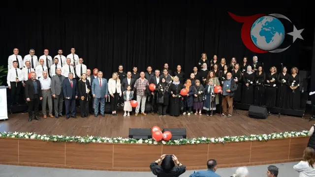 Başiskele'de Yaşlılar Türk Halk Müziği Konseri ile Coştu