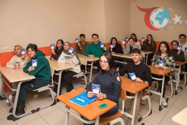 Menemen Belediyesi'nden Eğitime Büyük Destek: 10 Bin Dijital Eğitim Paketi Dağıtıldı