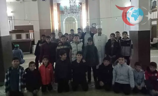 Konya'da Sabah Namazında Buluşan Öğrenciler ve Veliler: Manevi Değerler Pekişiyor