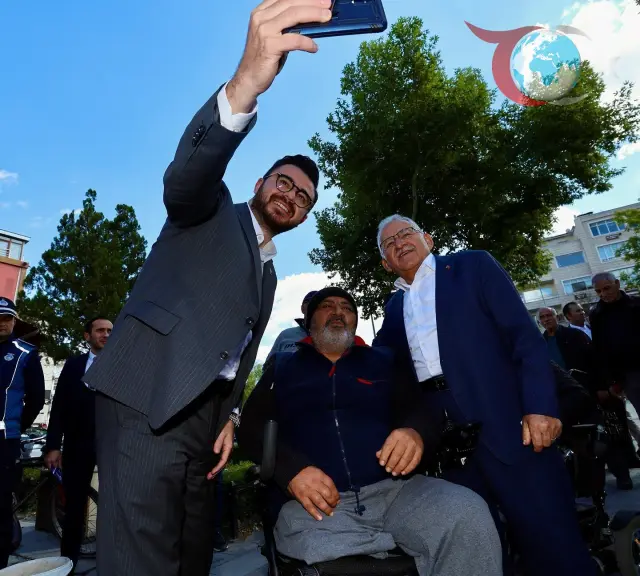 Kayseri Büyükşehir Belediye Başkanı'ndan Hunat Mahallesi'nde Esnafla Samimi Buluşma