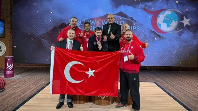 Türk Haltercilerden Dünya Arenasında Tarihi Başarı