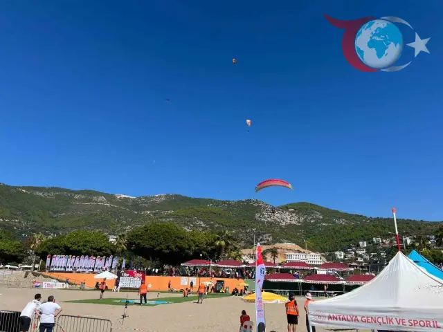 Alanya Semalarında Yamaç Paraşütü Heyecanı: Dünya Şampiyonası Başladı