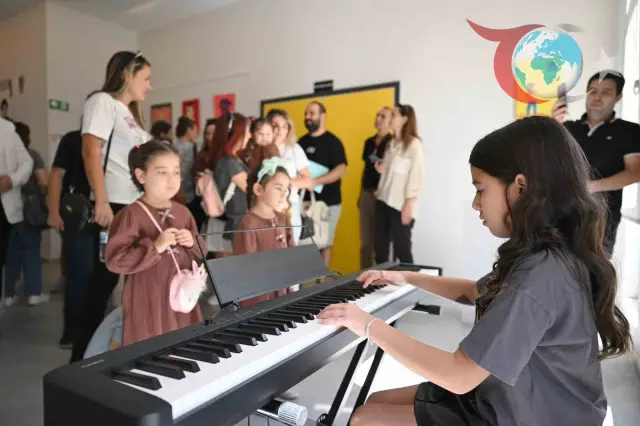 Mersin'de Dünya Kız Çocukları Günü Coşkuyla Kutlandı