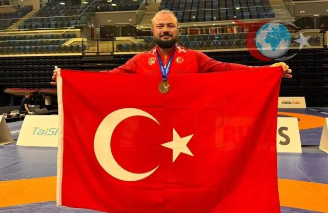 Erzincanlı Güreşçi Serhat Sarıçiçek Dünya Şampiyonasında Bronz Madalya Kazandı
