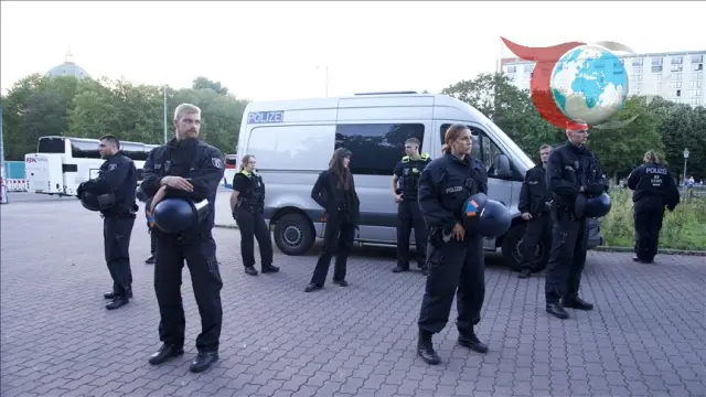 Berlin'de Gerilim: Gösteride Milletvekili ve Polis Arasında Yaşanan Olaylar