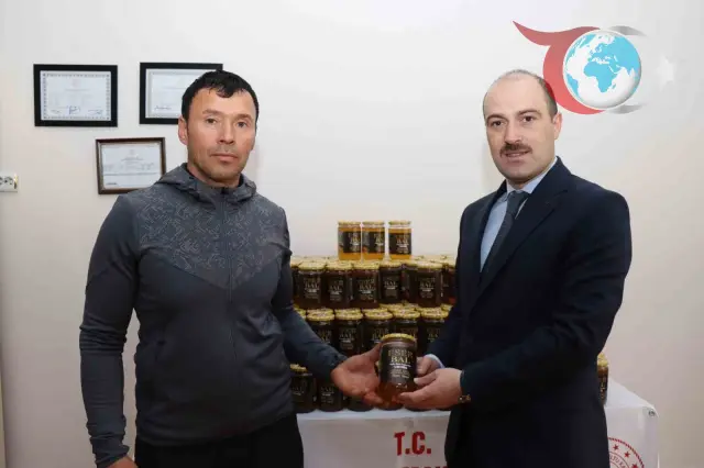 Organik Bal Üreticisi Salim Eser'den Örnek Yardımseverlik