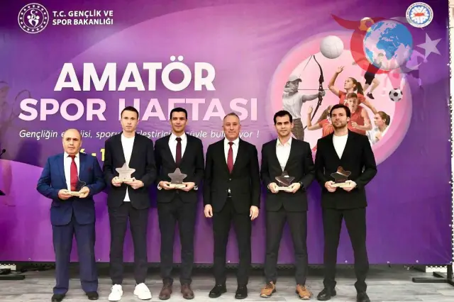 Balıkesir'de Sporun Yıldızları Ödüllerle Taçlandırıldı