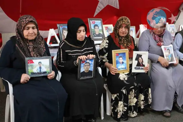 Diyarbakır'da Evlat Nöbetindeki Ailelerden Barış İçin Umut Dolu Bekleyiş