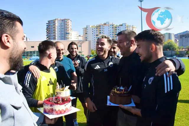 Erciyes 38 Futbol Kulübü'nde Duygusal Anlar: Genel Müdüre Sürpriz Kutlama