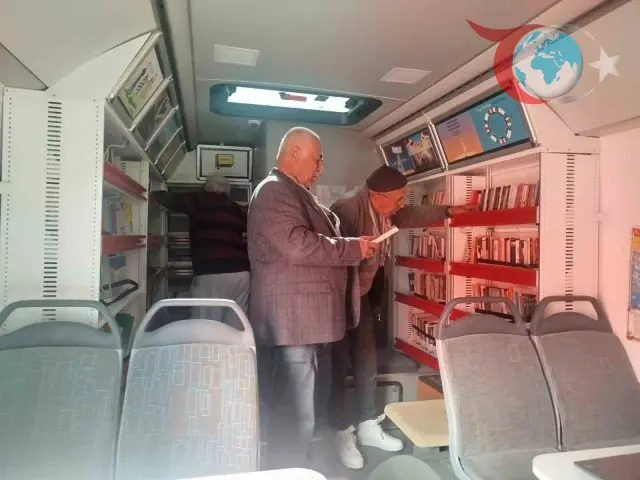 Gezici Kütüphane Huzurevi Sakinlerine Kitaplarla Dolup Taşıyor