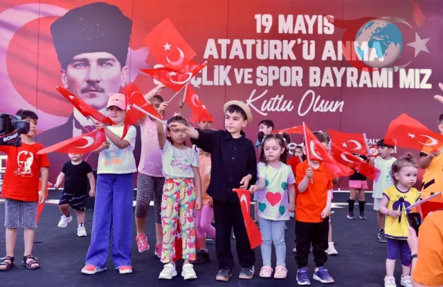 Kepez Belediyesi Gençlere Sahne Fırsatı Sundu
