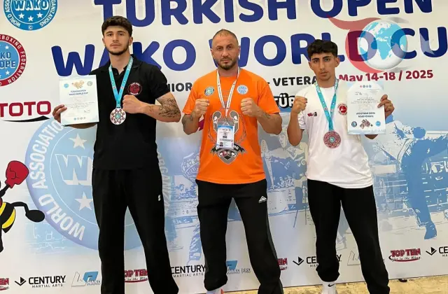 Erzincanlı Sporcular Uluslararası Kick Boks Dünya Kupası'nda Başarı Elde Etti