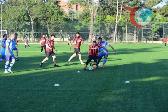 Anadolu Üniversitesi Sağlık Kültür ve Spor Daire Başkanlığı tarafından düzenlenen Eskişehir Medya Futbol Turnuvası heyecanı başladı