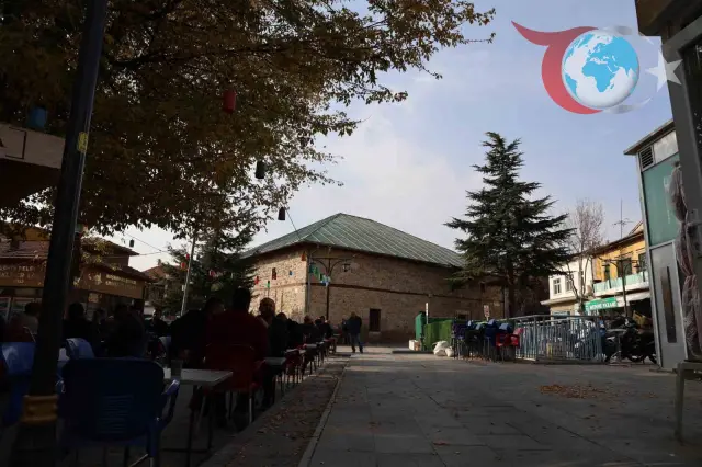 Kırşehir'deki Tarihi Çarşı Camii: Osmanlı Mimarisi ve Eşsiz Tavan Tekniğiyle Göz Kamaştırıyor