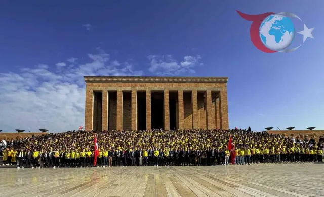 Fenerbahçe Derneklerinden Anıtkabir'e Geleneksel Ziyaret: Gençler Atalarını Andı
