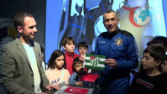 Türkiye'nin Üçüncü Astronotu Gökhan Erdem Uzay Macerasını Çocuklarla Paylaştı