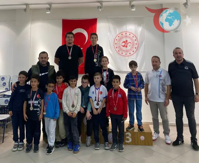Düzce'de Heyecan Dolup Taşan Satranç Turnuvası: Genç Zekalar Sahne Aldı