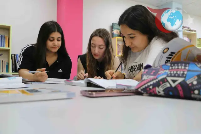 Diyarbakır'da Kız Öğrenciler İçin Eğitim Projesi Devam Ediyor
