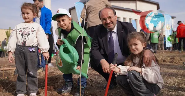 Erzurum'da Yeşil Vatan Adına Binlerce Fidan Toprakla Buluştu