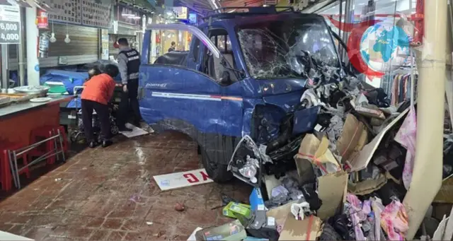 Güney Kore'de Pazar Yerinde Araç Kazası: 2 Ölü, 18 Yaralı