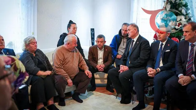 CHP Lideri Özgür Özel'den Şehit Pilotun Ailesine Duygusal Ziyaret
