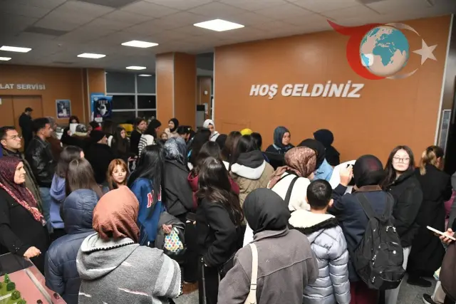 Pursaklar Belediyesi'nin Gençlik Kampı: Genç Kızlar Mersin’de Yeni Deneyimlere Yelken Açıyor