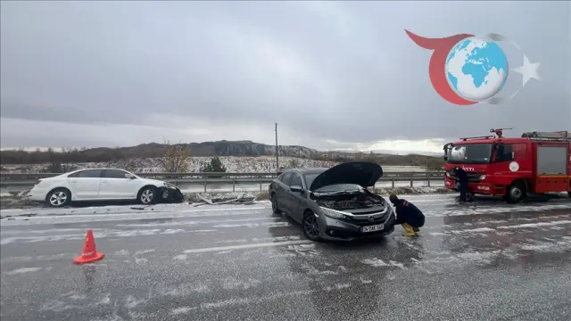Çorum'da Dolu Yağışı Kaza Getirdi: Trafik Kazasında 10 Yaralı
