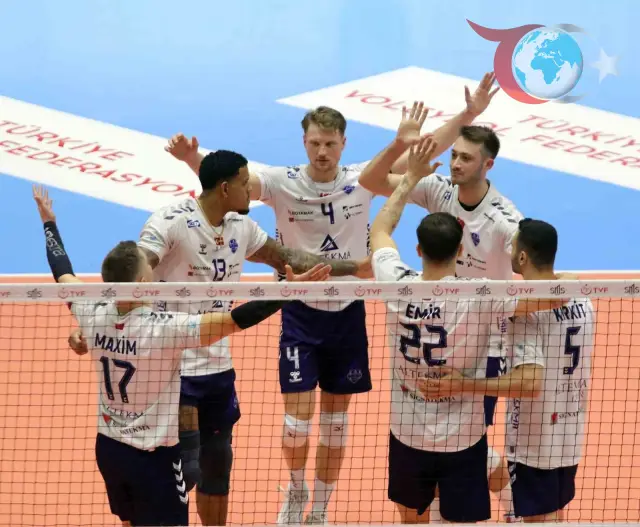 İzmir'de Nefes Kesen Voleybol Heyecanı: Altekma ve Halkbank Karşı Karşıya