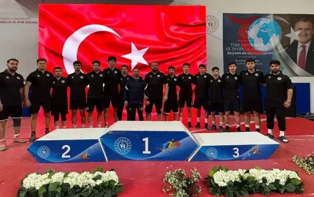 Erzincan İl Özel İdaresi Spor Kulübü Grekoromen Güreşte Yarı Finalde