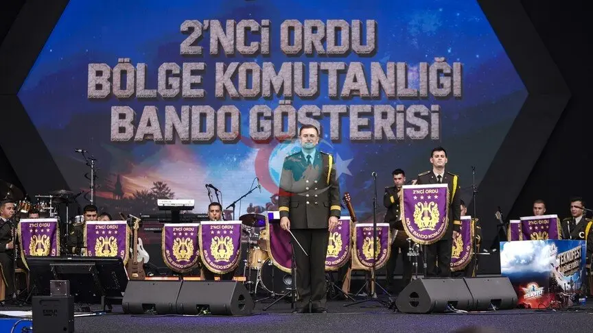 TEKNOFEST Güneydoğu'da 2. Ordu Bölge Komutanlığı Bando Takımı Konser Verdi