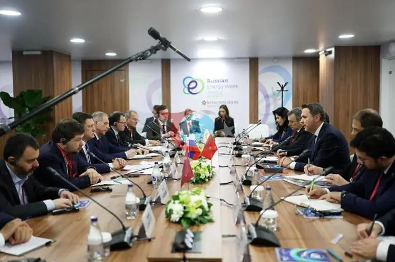 Enerji ve Tabii Kaynaklar Bakanı Bayraktar Moskova'da Rus Enerji Yetkilileriyle Temaslarda Bulundu