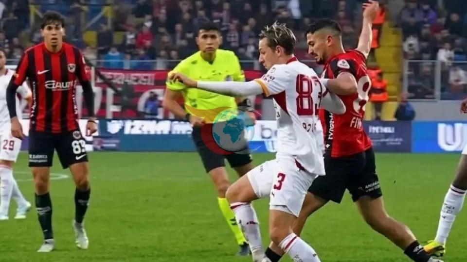 Galatasaray-Gençlerbirliği maçındaki tartışmalı penaltı pozisyonu Trio ekibini ikiye böldü
