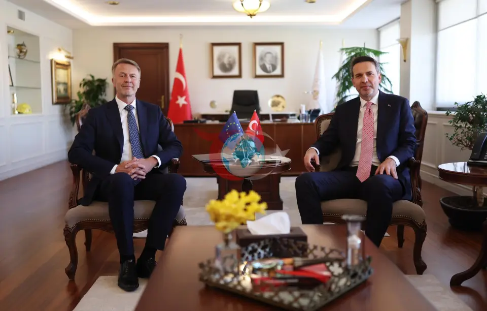 Bakan Bayraktar'dan Enerji Alanında Avrupa Birliği ile İş Birliği Mesajı