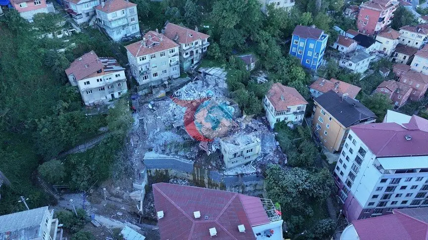 Zonguldak'ta çöken 3 katlı binanın çevresindeki 7 bina tedbiren boşaltıldı