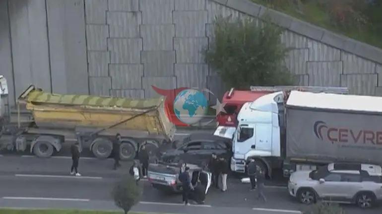 İstanbul Bağcılar'da zincirleme trafik kazası meydana geldi