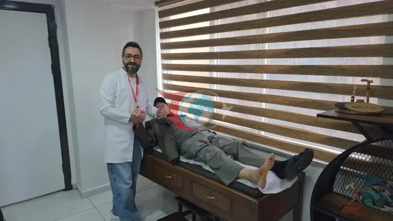 Amputasyon önerilen 72 yaşındaki Ahmet Üstünkul uygulanan tedaviyle yeniden ayağa kalktı