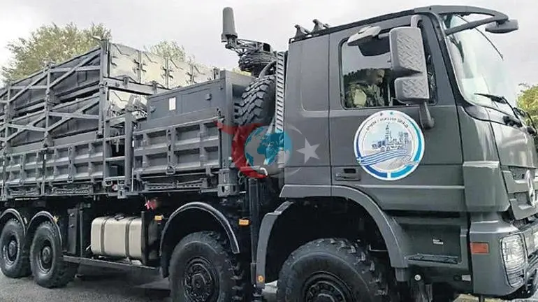 Yunanistan'ın 28 Ekim askeri geçit töreninde envanter dışı araçlar tartışma yarattı