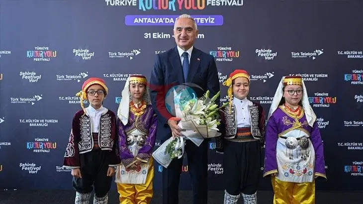 Bakan Ersoy Antalya Kültür Yolu Festivali’ni başlattı ve yeni turizm projelerini açıkladı