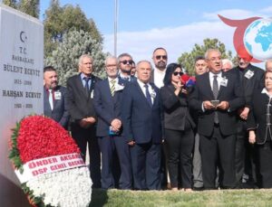 Bülent Ecevit, On Yedinci Ölüm Yıl Dönümünde Mezarı Başında Anıldı