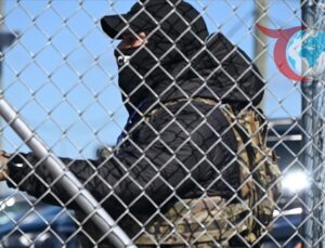 ABD İç Güvenlik Bakanlığına bağlı ICE’nin Direktör Vekili Todd Lyons Kongre üyelerinin ziyaret hakkını kabul ediyor