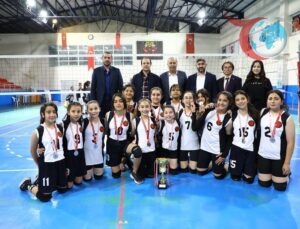 Alaca Belediyespor Küçükler Voleybol Turnuvası’nda İkinci Oldu