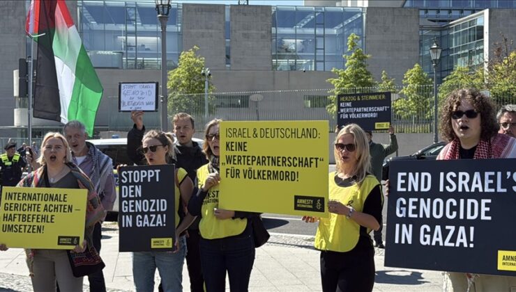 Almanya’da İsrail Cumhurbaşkanı Herzog’a Karşı Gösteri Düzenlendi