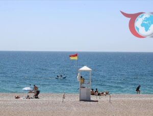 Antalya Büyükşehir Belediyesi Konyaaltı Sahili’ni Yeniledi